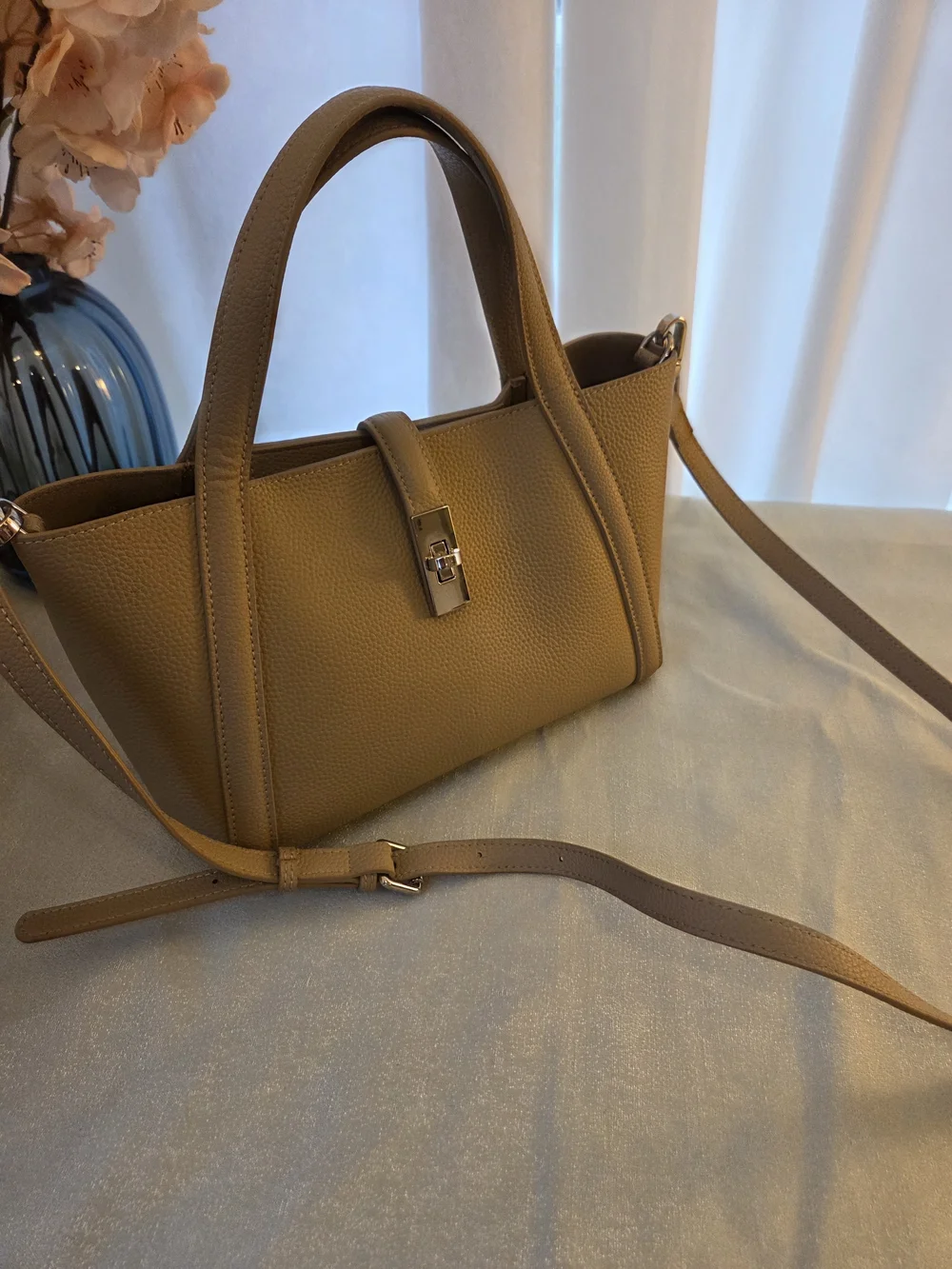 Classic Tan Quality Leather Bucket Tote Bag with Strap & Twist Lock Closure